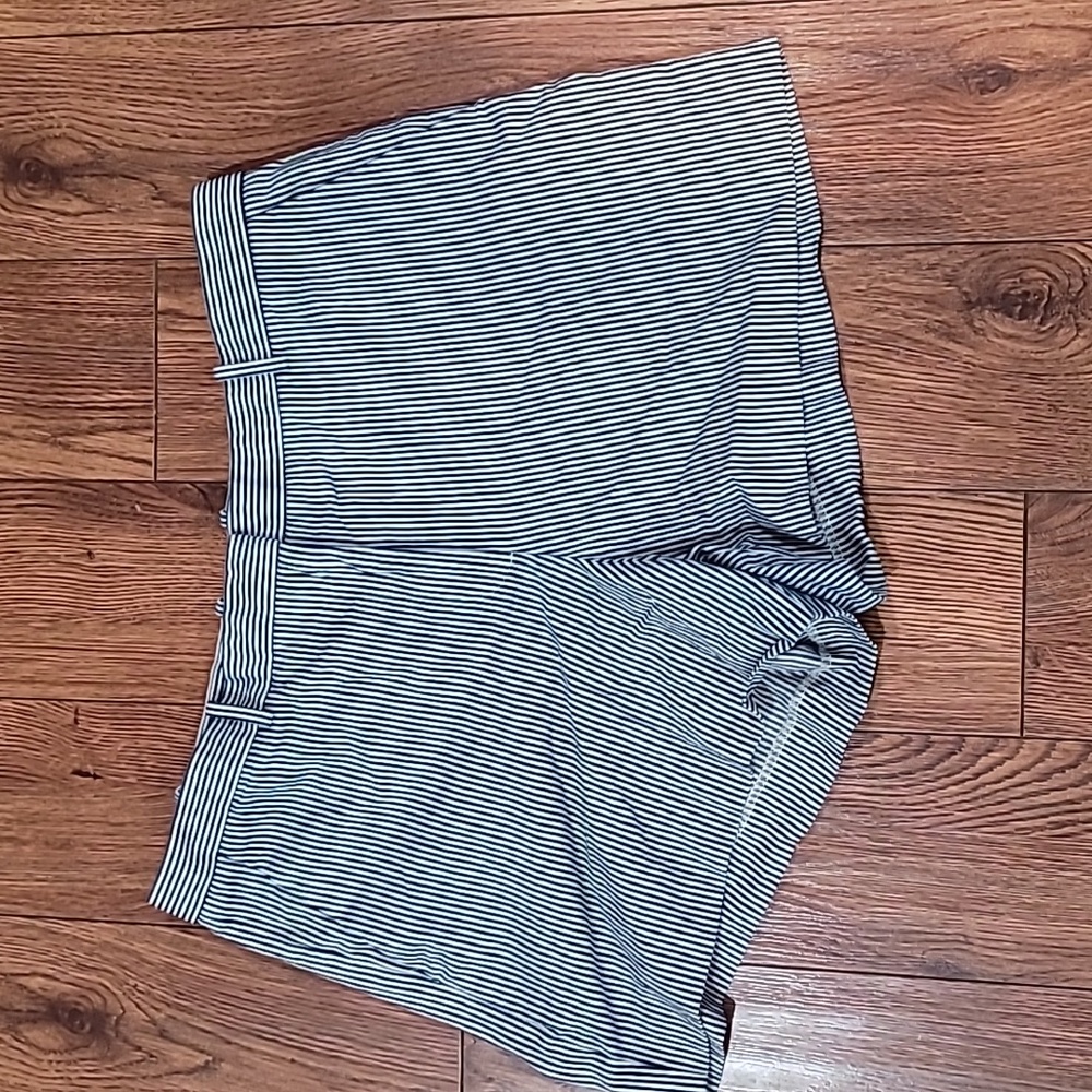 Gap Tailored Shorts size 16R navy and white stripe